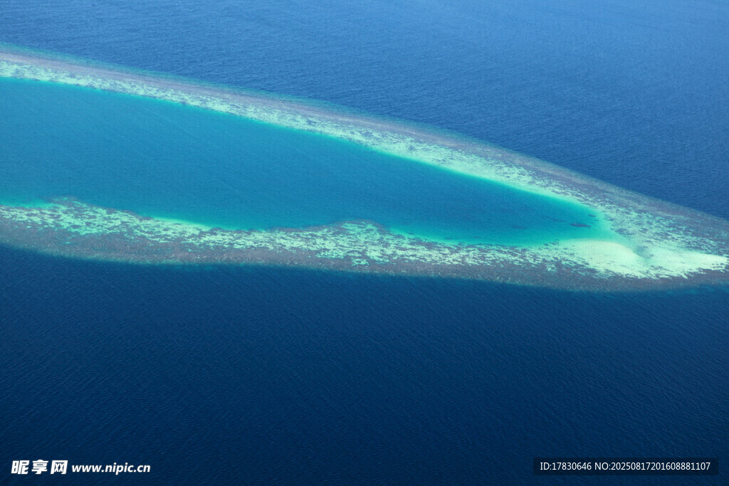 美丽海岛的空中俯瞰景象