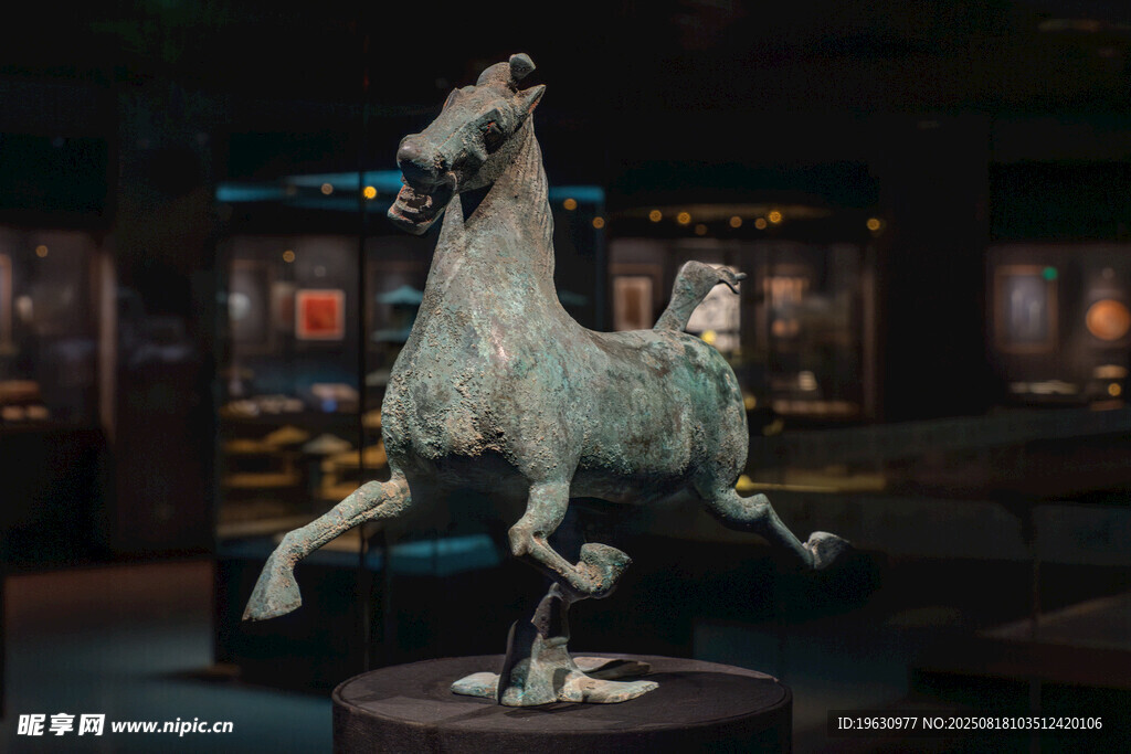 青铜器奔马马踏飞燕