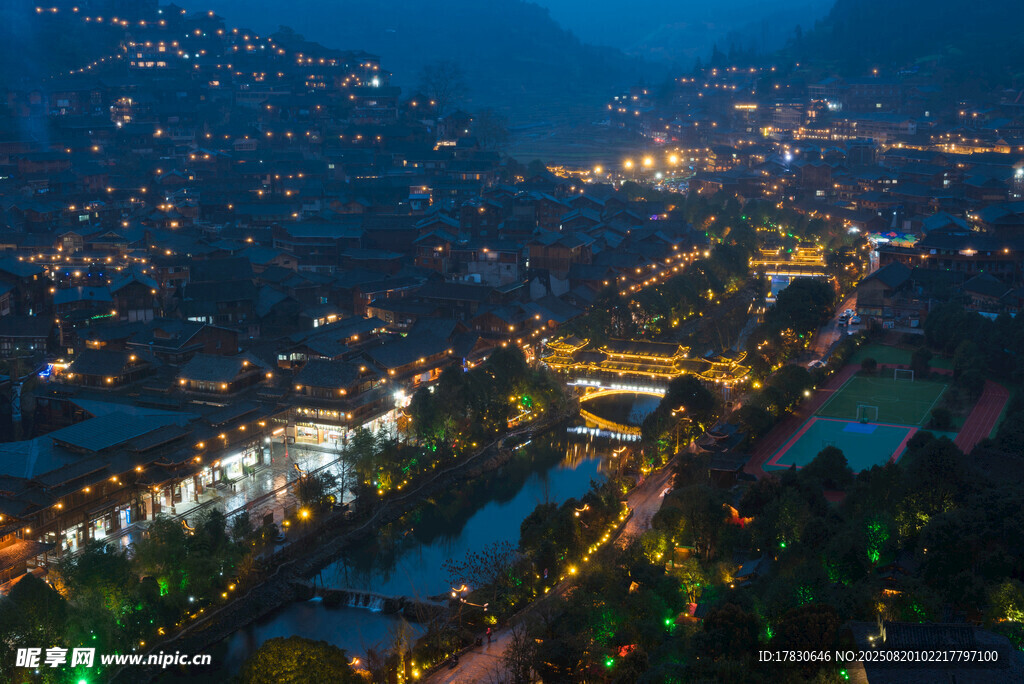 山城夜景璀璨迷人