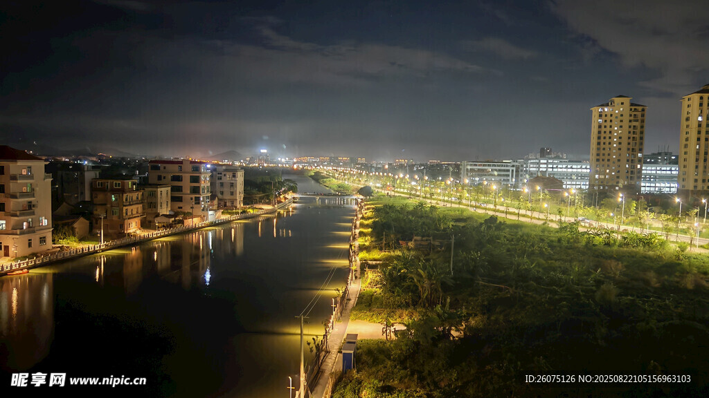 城市河畔夜景风光