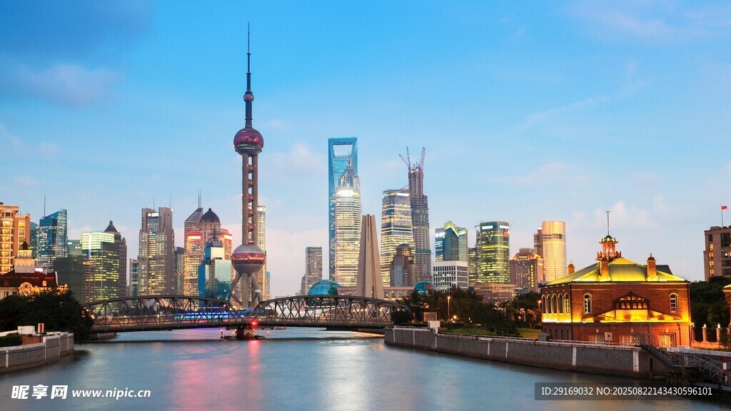 上海外滩璀璨城市天际线