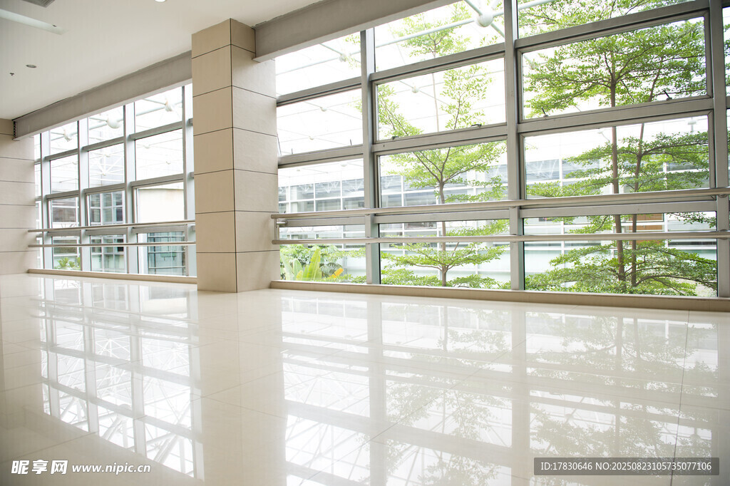 宽敞明亮的室内空间