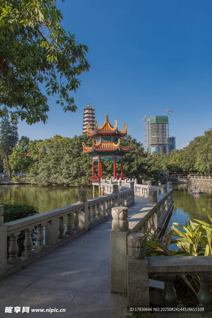 福州西禅寺中心湖亭子