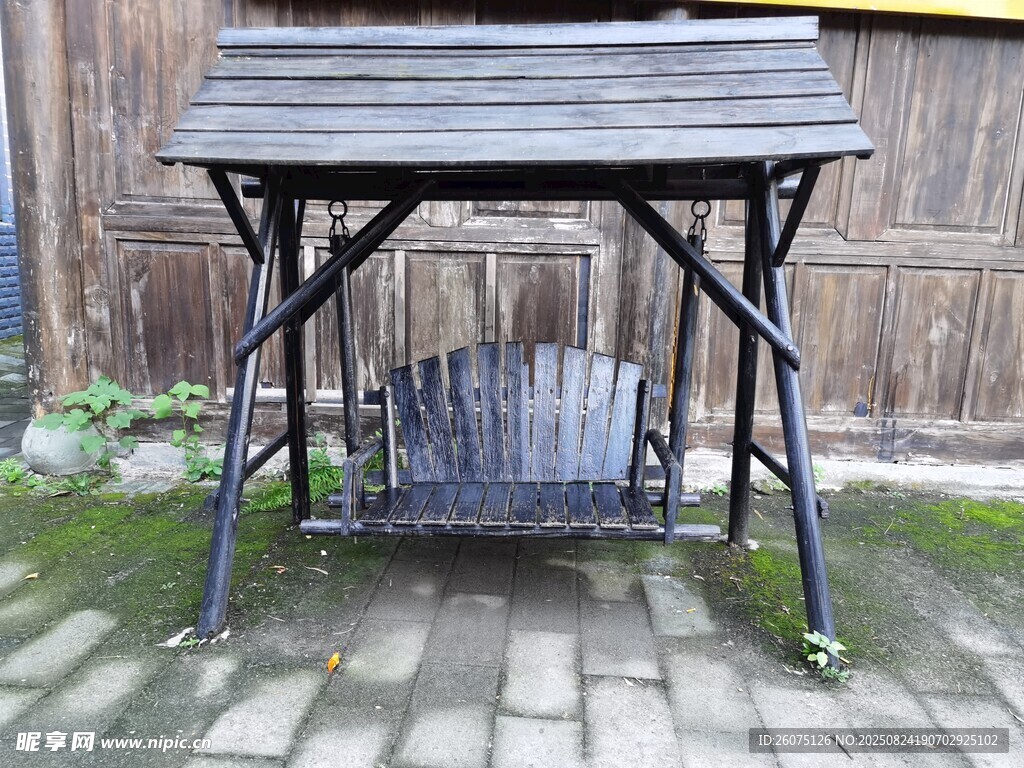 户外复古黑色木质秋千