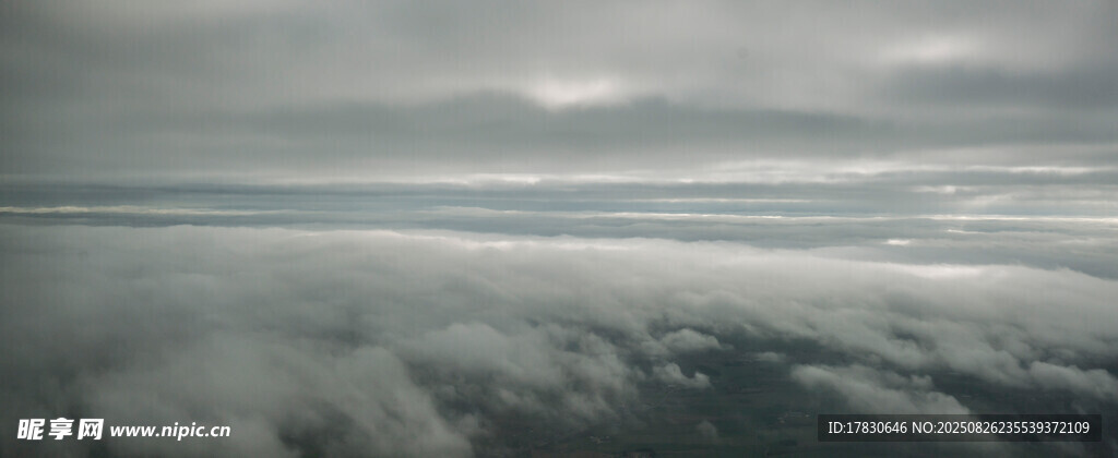 高空俯瞰云海壮丽景观