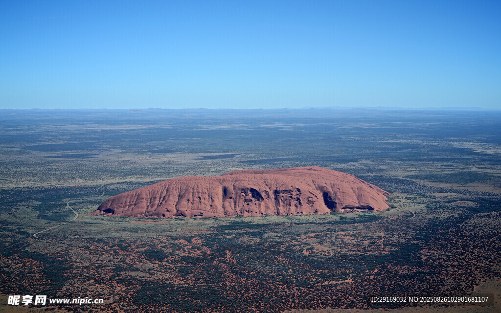 俯瞰乌鲁鲁巨石景观