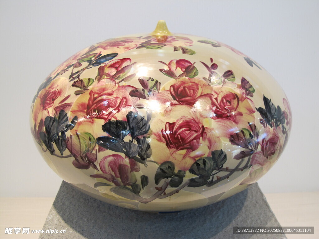 花卉纹精美陶瓷南瓜摆件