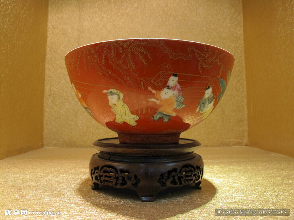 精美古代彩瓷碗