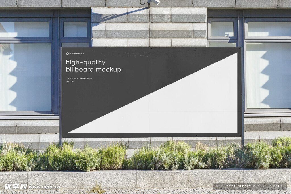 户外黑白拼接广告牌