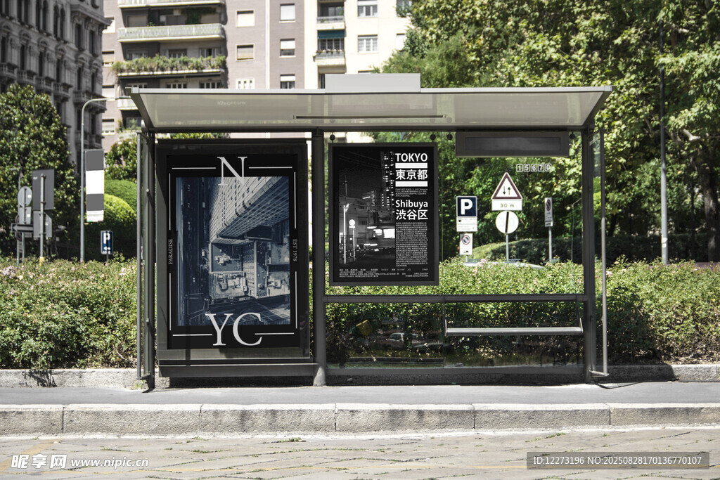 城市公交候车亭外观景象