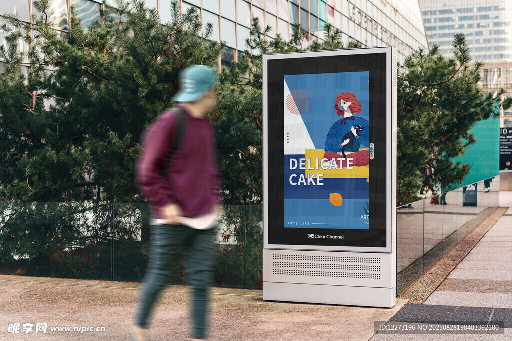 街道旁的户外广告显示屏