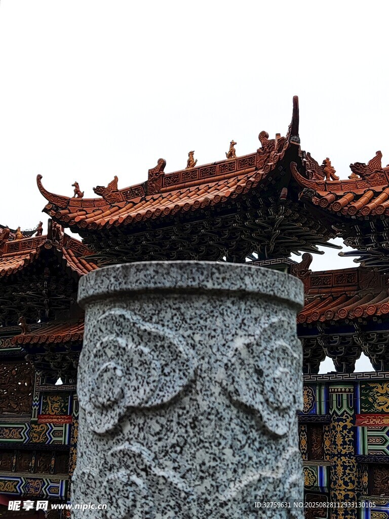 中式石柱与传统古建筑