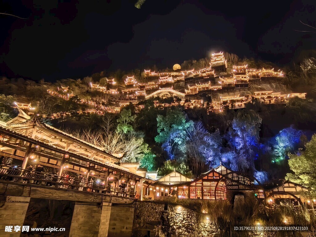 山城夜景璀璨灯光秀