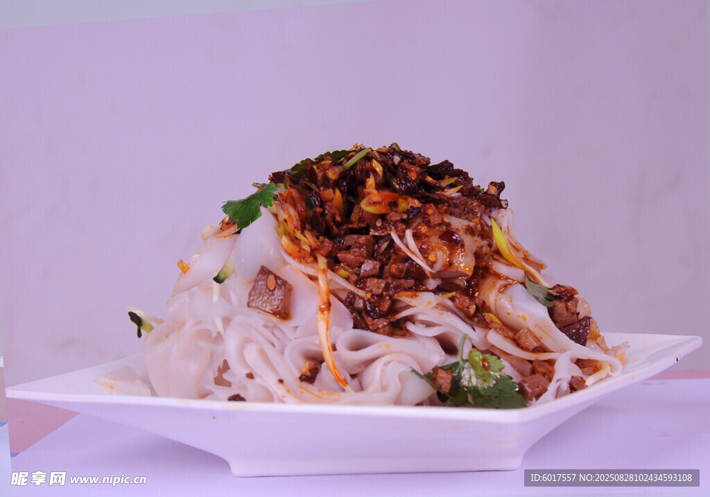 美味凉拌米粉 诱人色泽