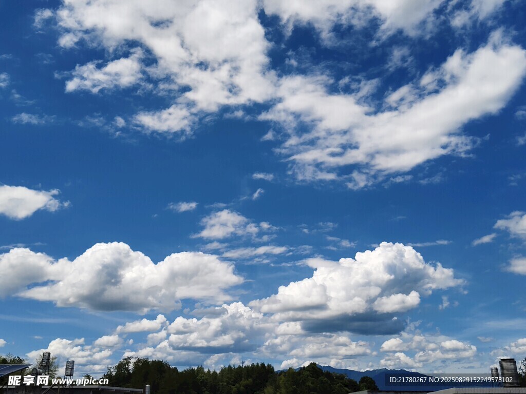 蓝天白云