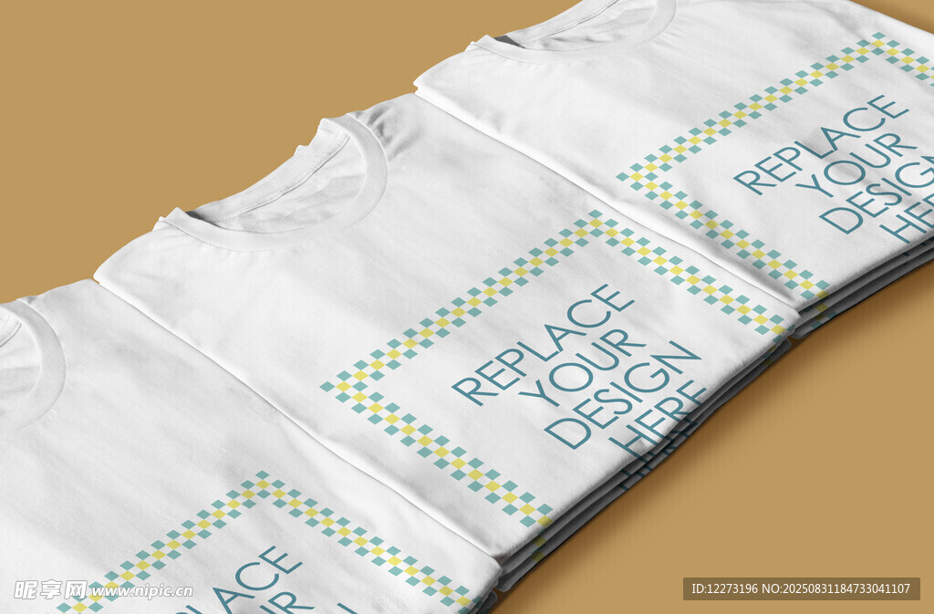 白色印花T恤整齐排列