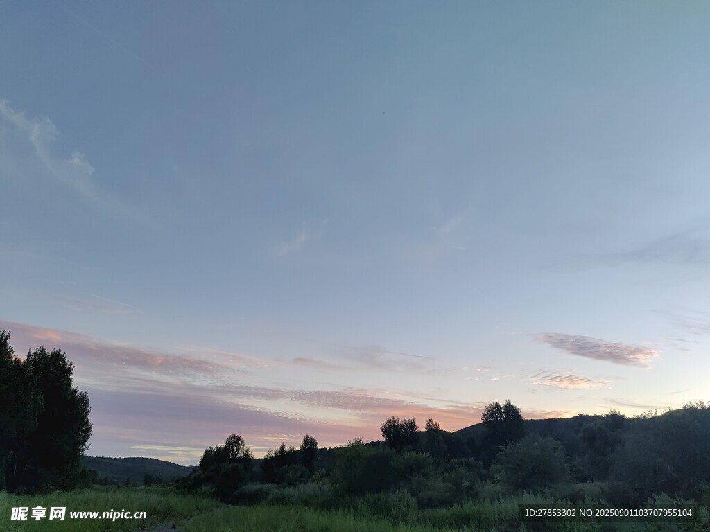 黄昏时分的自然风景