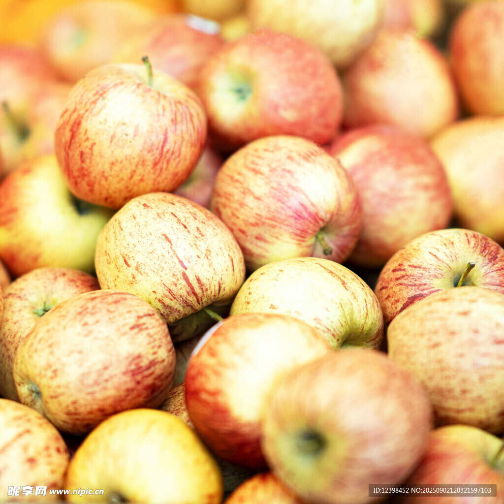 新鲜红苹果堆叠