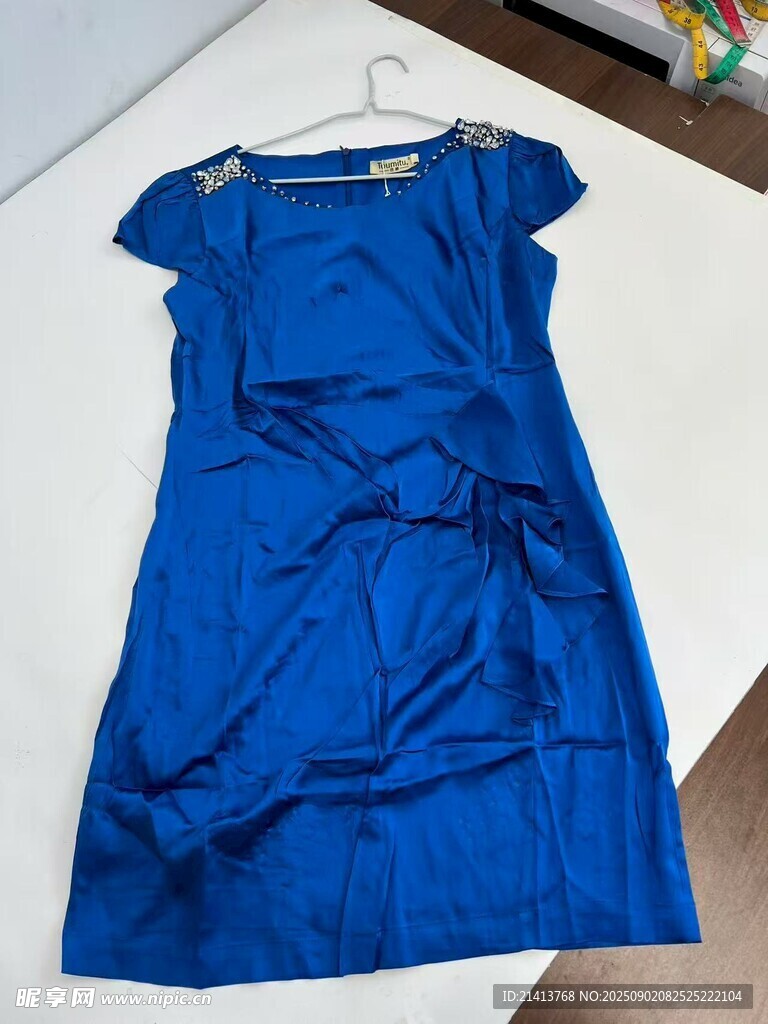 蓝色无袖连衣裙展示