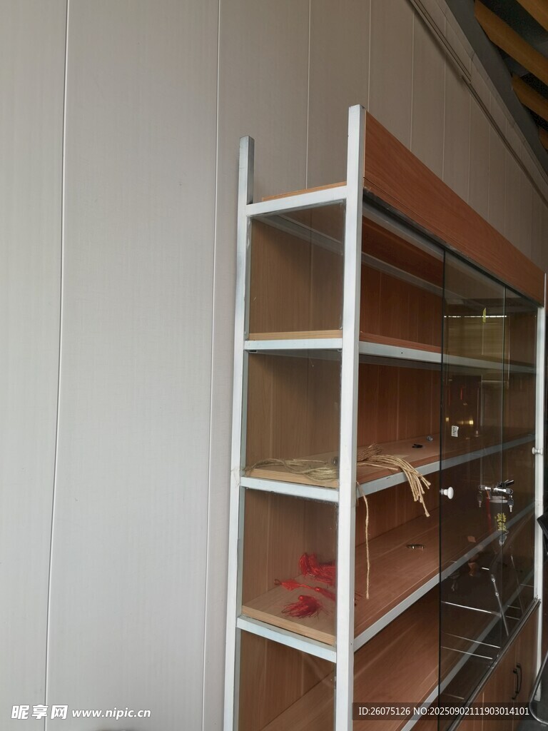 靠墙金属置物架展示