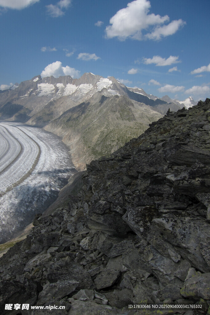 高山冰川壮丽景观