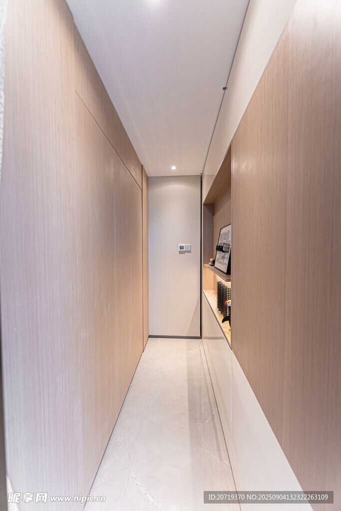 简约现代风室内狭长走廊