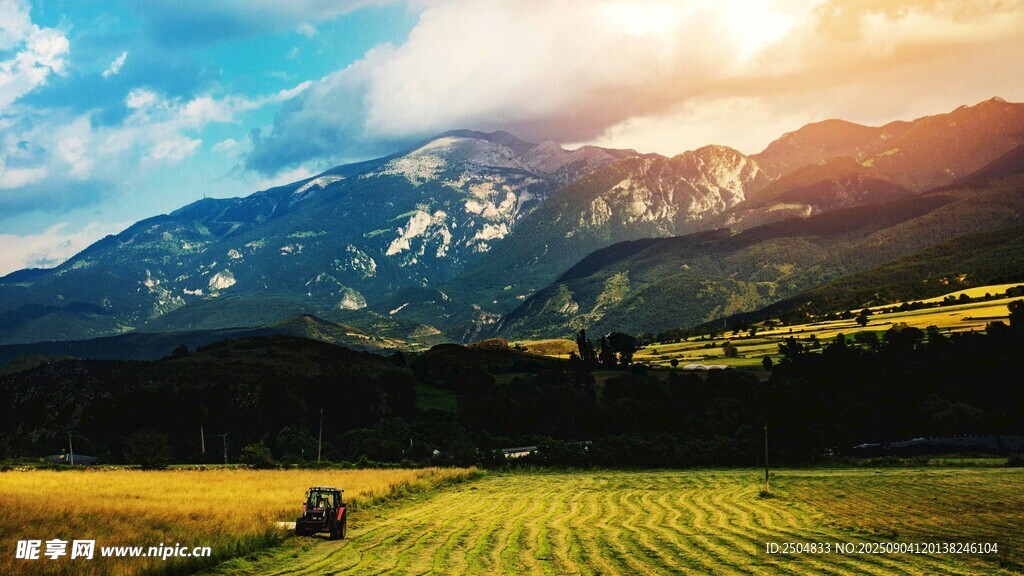 山间田野的壮丽风光
