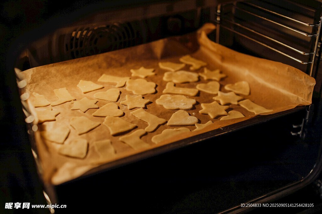 烤箱中烘焙的块状食材