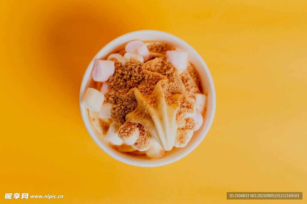 美味肉桂拿铁咖啡饮品