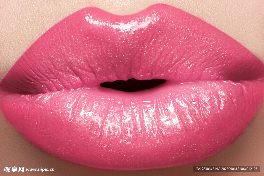 鲜艳粉唇特写