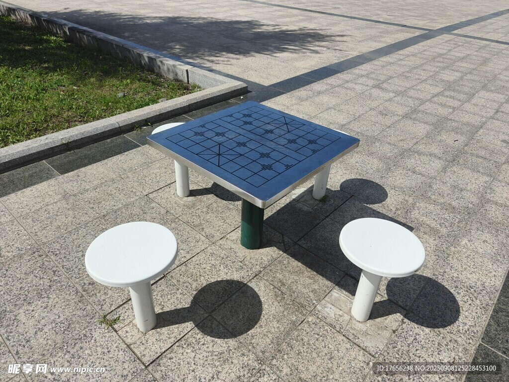 户外蓝色棋盘桌椅组合