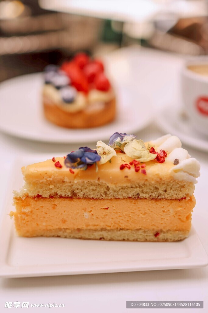 美味多层装饰蛋糕