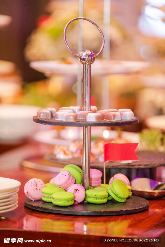 精致三层架甜品组合