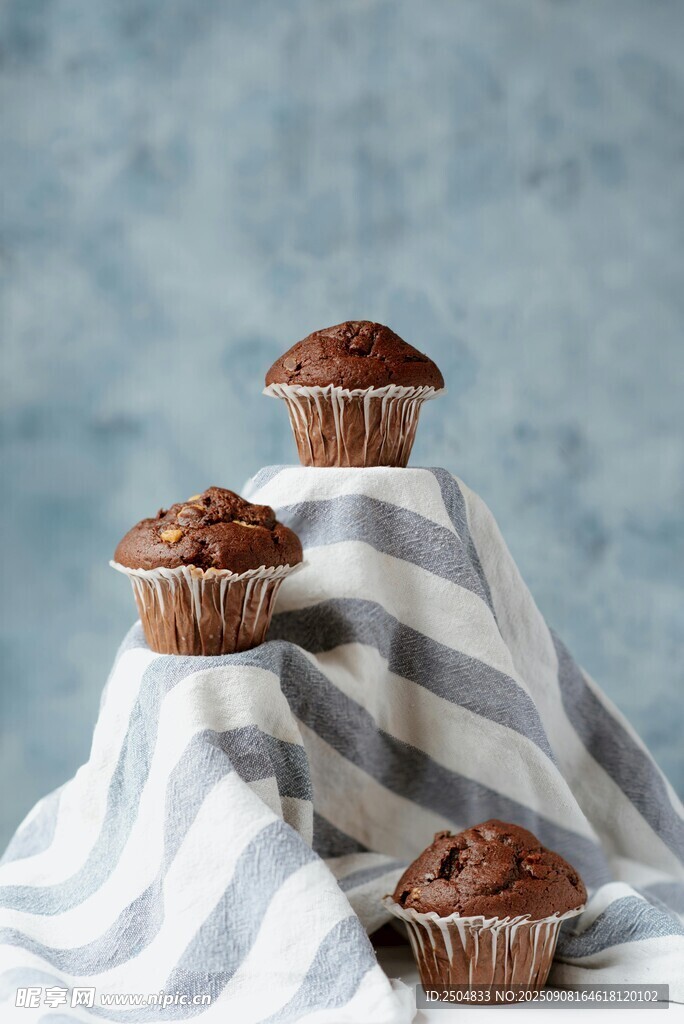 堆叠的美味巧克力松饼