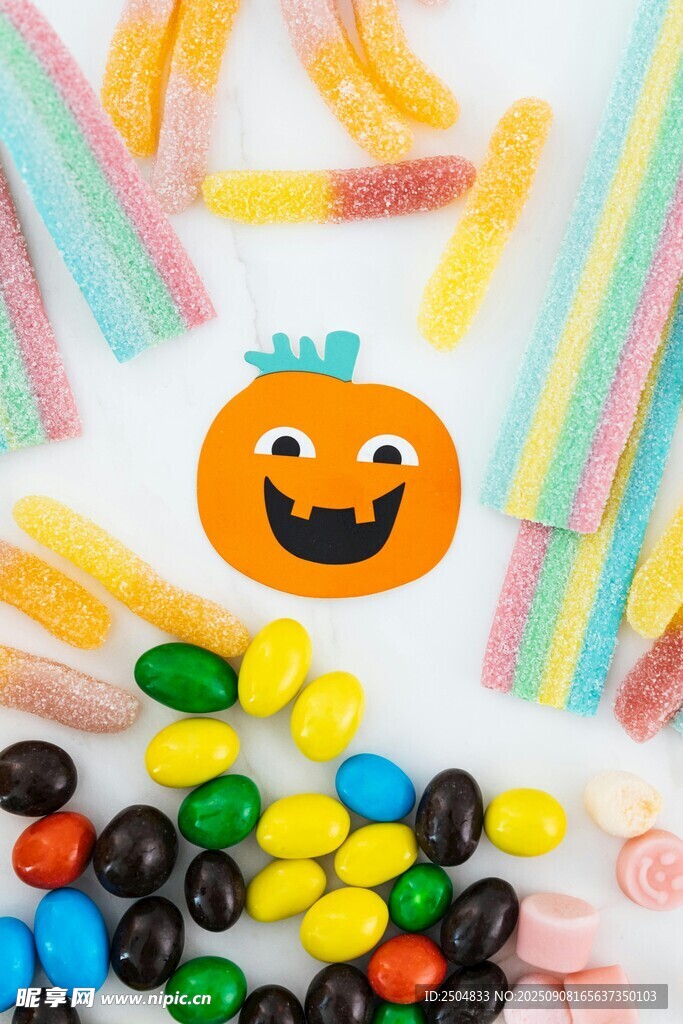 南瓜造型糖果与多彩糖果