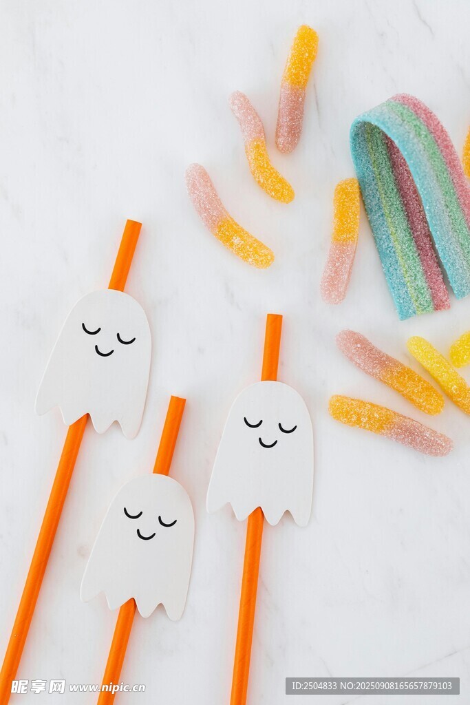 可爱表情吸管与彩色糖果