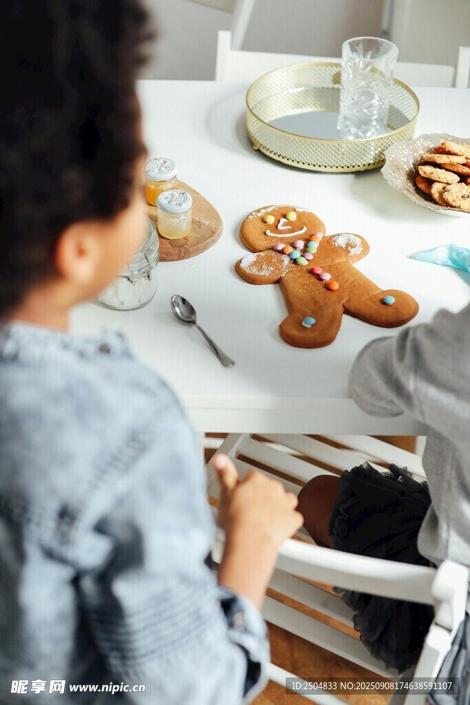 亲子共做美味姜饼