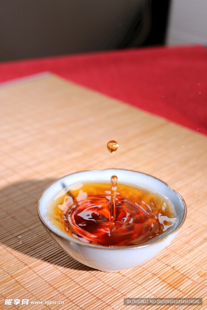 茶汤荡漾的美妙瞬间