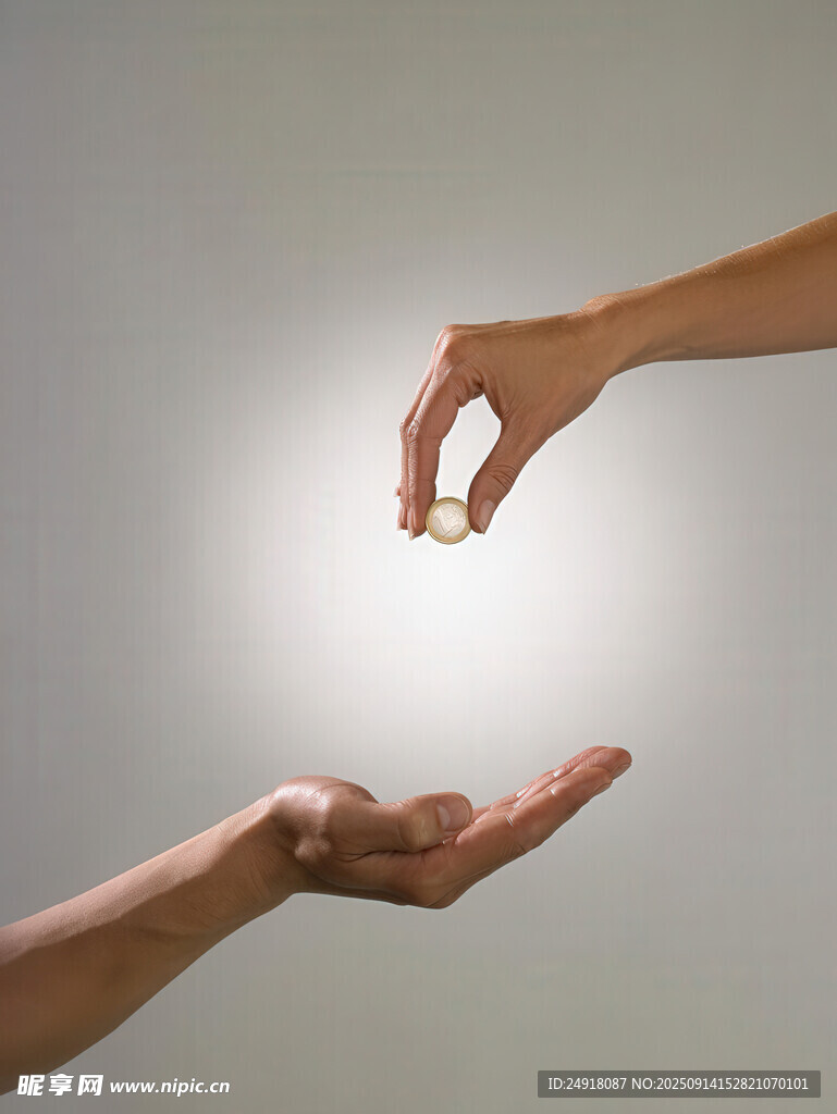 双手传递财富之光