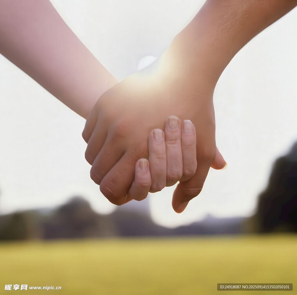 手牵手的温暖瞬间