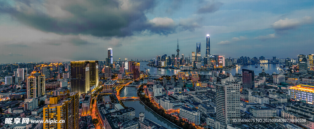 城市夜景璀璨天际线