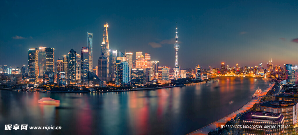 上海外滩夜景璀璨迷人