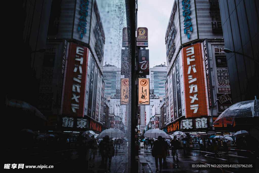 繁华都市街头夜景