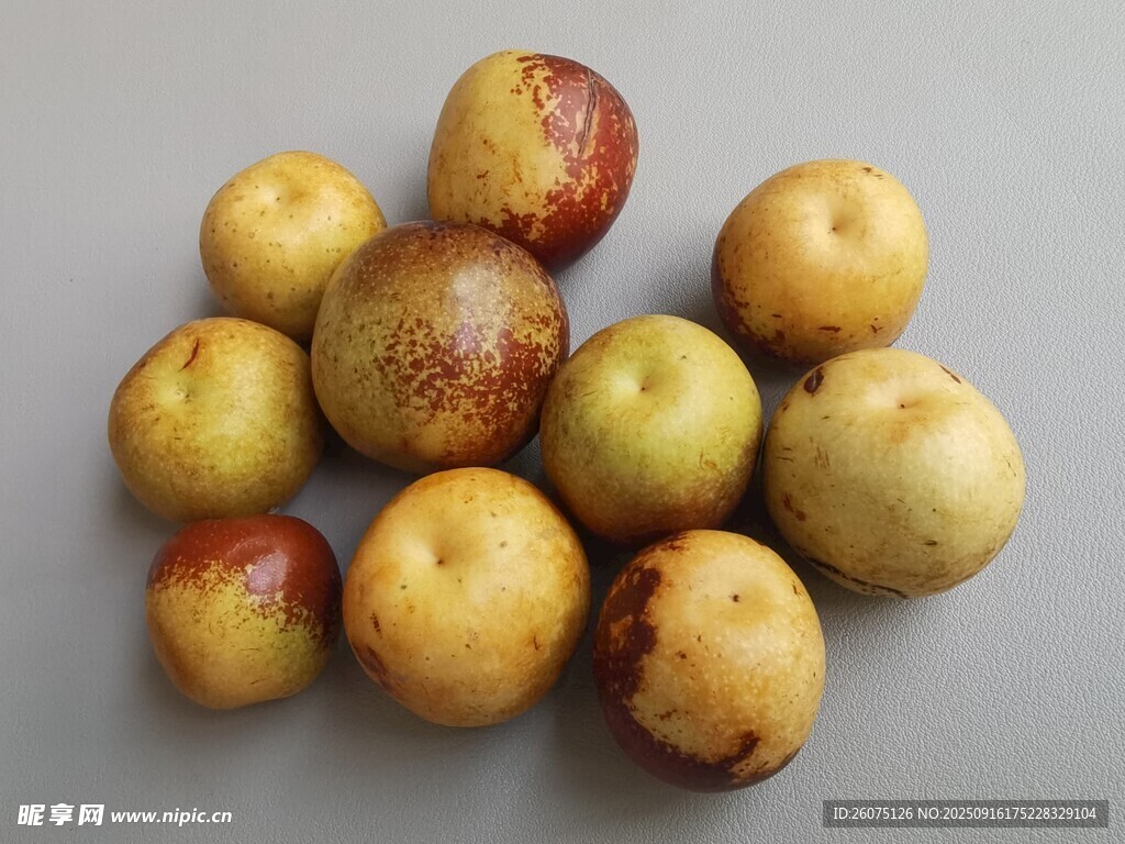 新鲜冬枣堆叠展示