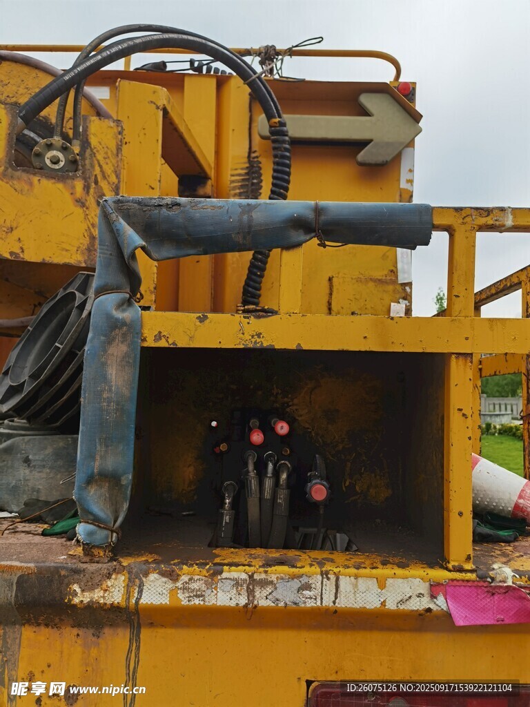 黄色机械内部细节展示