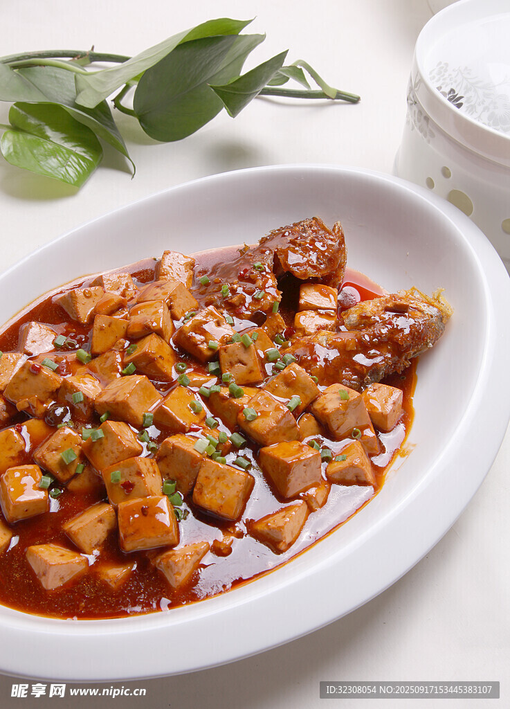 美味宫保鸡丁摆盘中