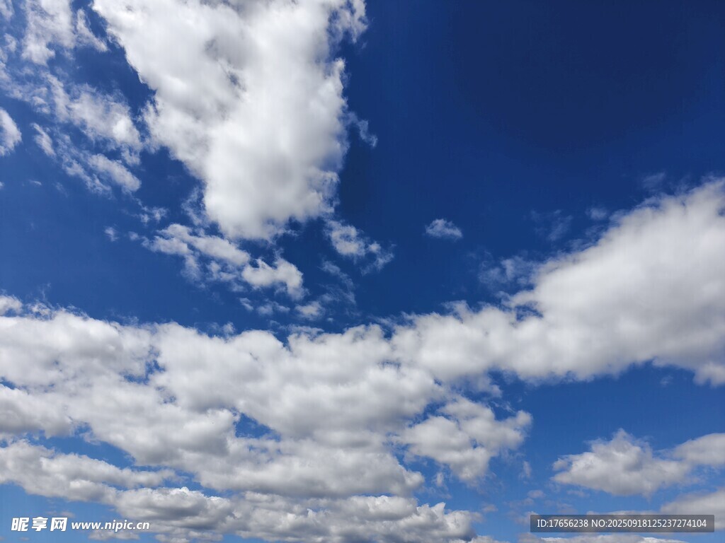 蓝天白云美景