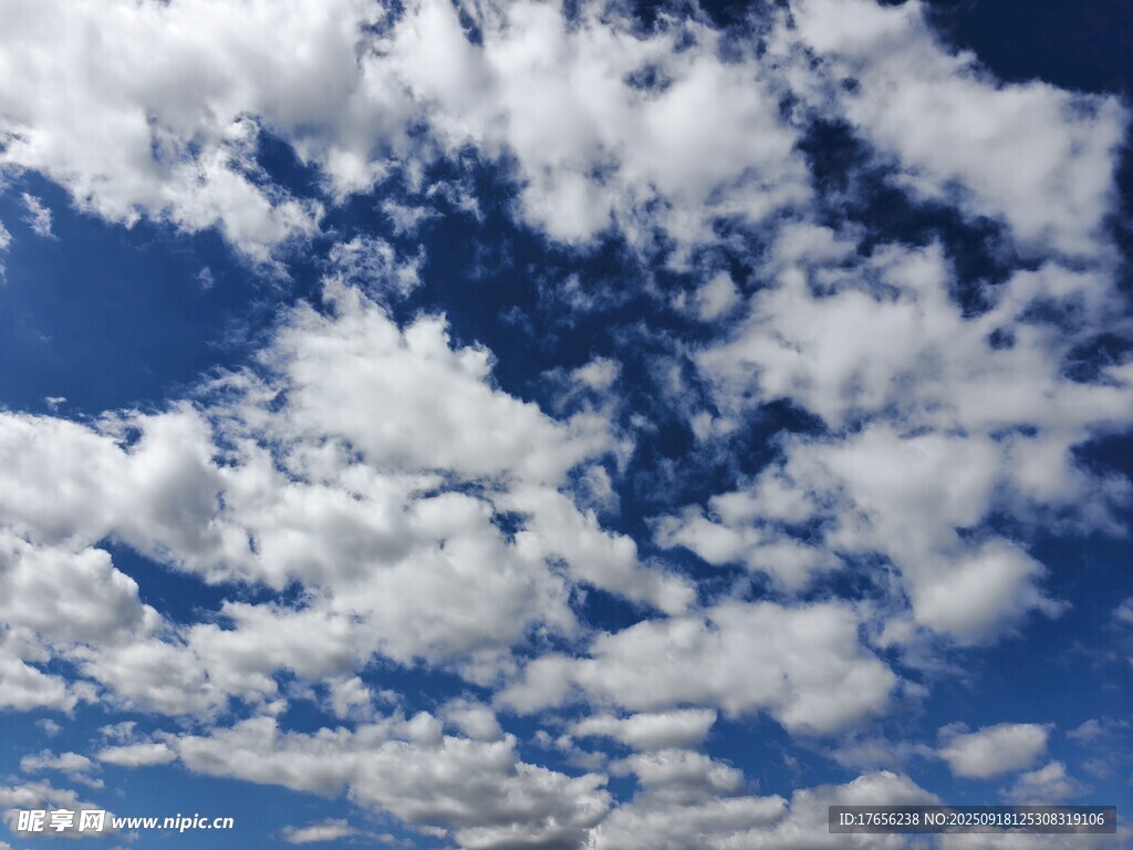 蓝天白云美景