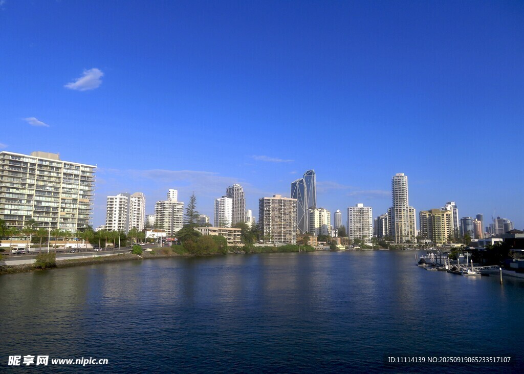 黄金海岸城市海滨风景