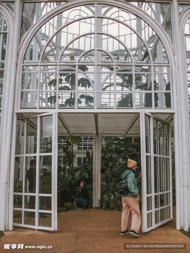 温室景观  客驻足欣赏